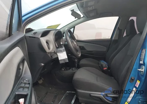2015 Toyota Yaris L z USA, uszkodzony, nr VIN VNKKTUD37FA035527